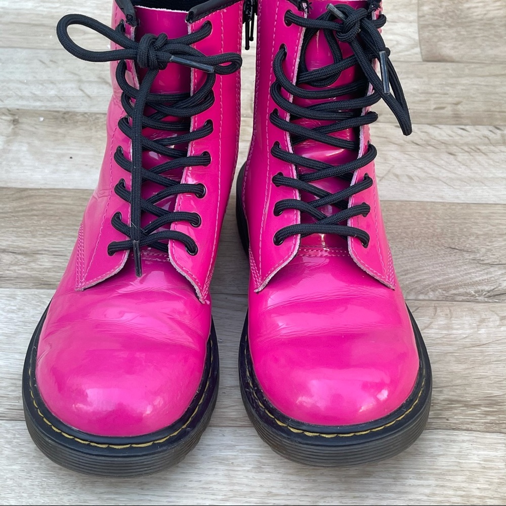 Dr.Martens Patent Pink 8 eye Lace up Boot 1460W - Picture 4 of 9